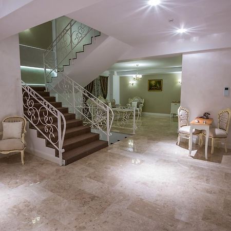 French Boutique Hotel Braşov Buitenkant foto