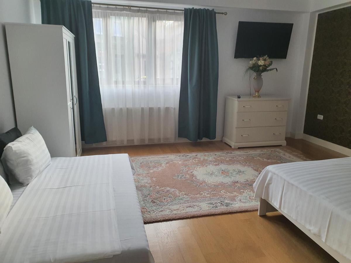 French Boutique Hotel Braşov Buitenkant foto