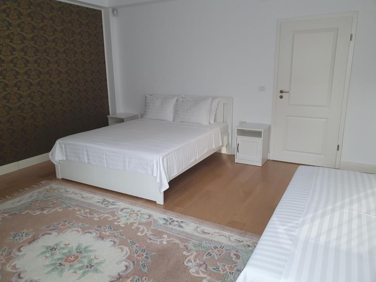 French Boutique Hotel Braşov Buitenkant foto