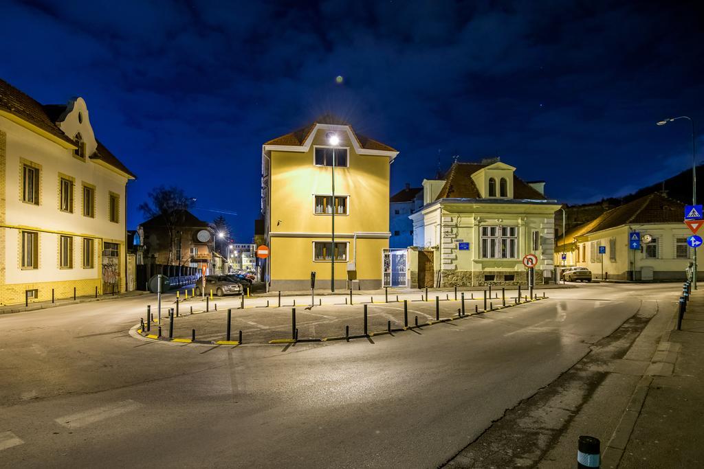 French Boutique Hotel Braşov Buitenkant foto