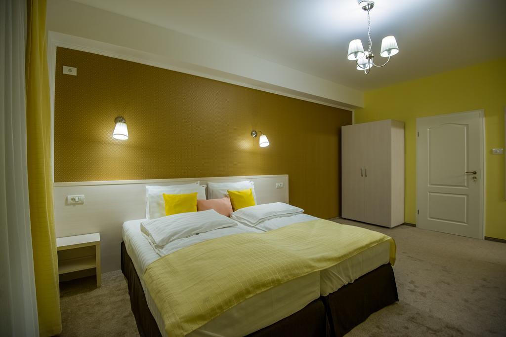 French Boutique Hotel Braşov Buitenkant foto
