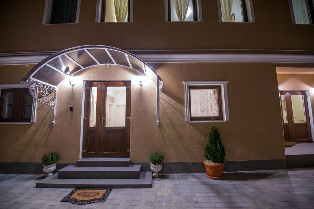 French Boutique Hotel Braşov Buitenkant foto