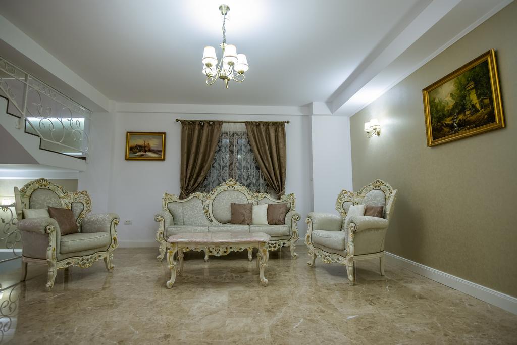 French Boutique Hotel Braşov Buitenkant foto