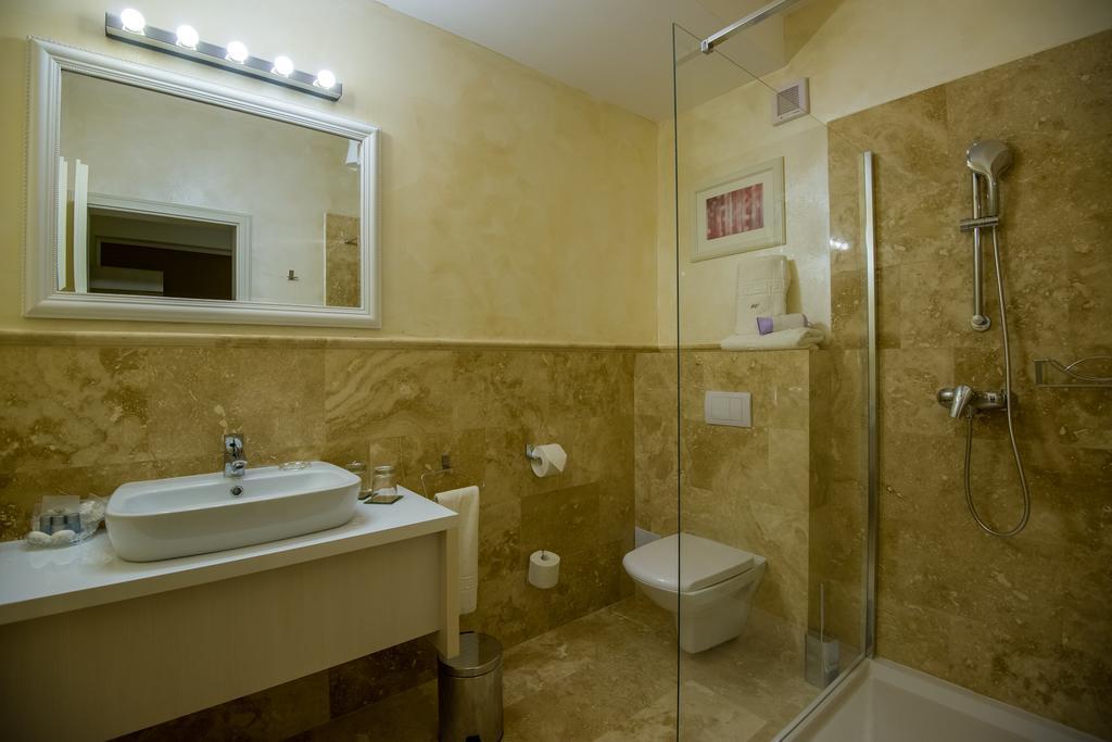 French Boutique Hotel Braşov Buitenkant foto