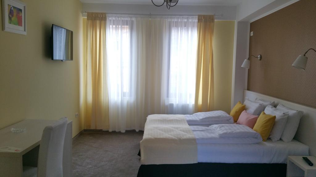 French Boutique Hotel Braşov Buitenkant foto