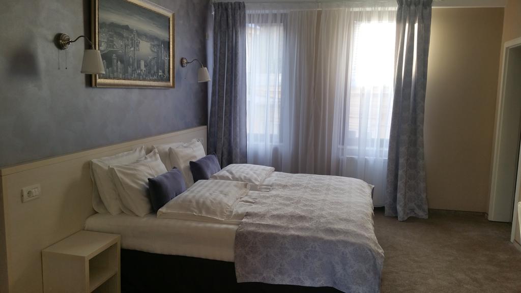 French Boutique Hotel Braşov Buitenkant foto