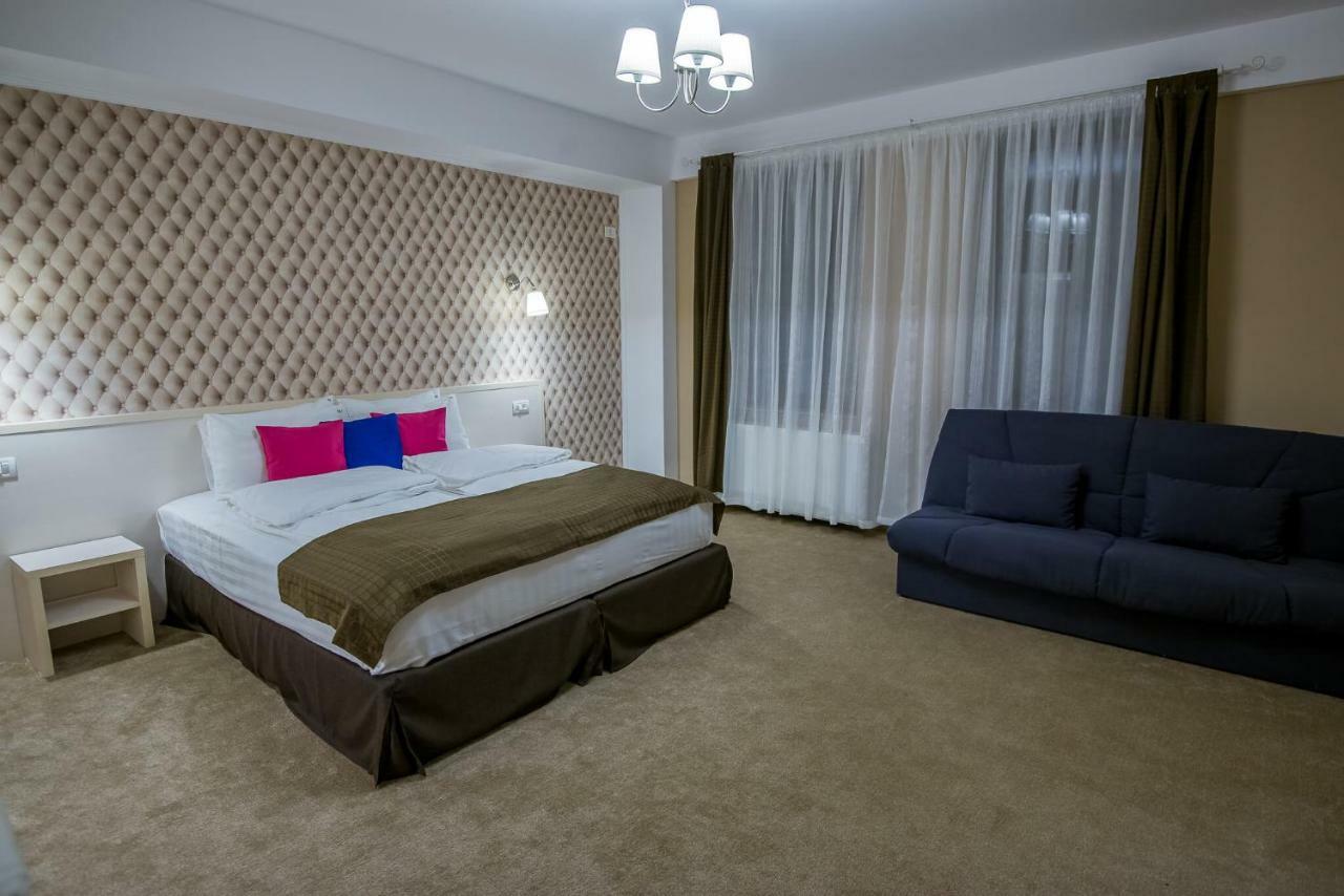 French Boutique Hotel Braşov Buitenkant foto