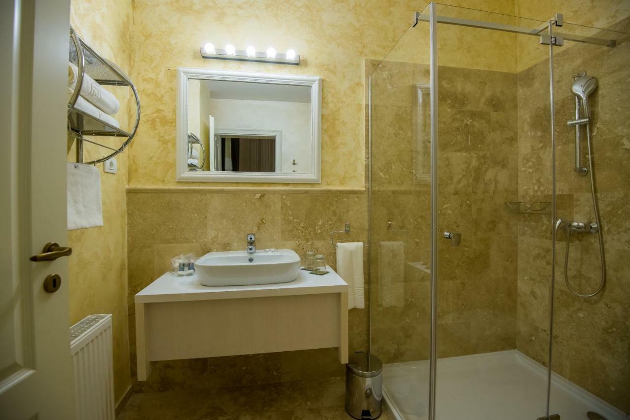 French Boutique Hotel Braşov Buitenkant foto