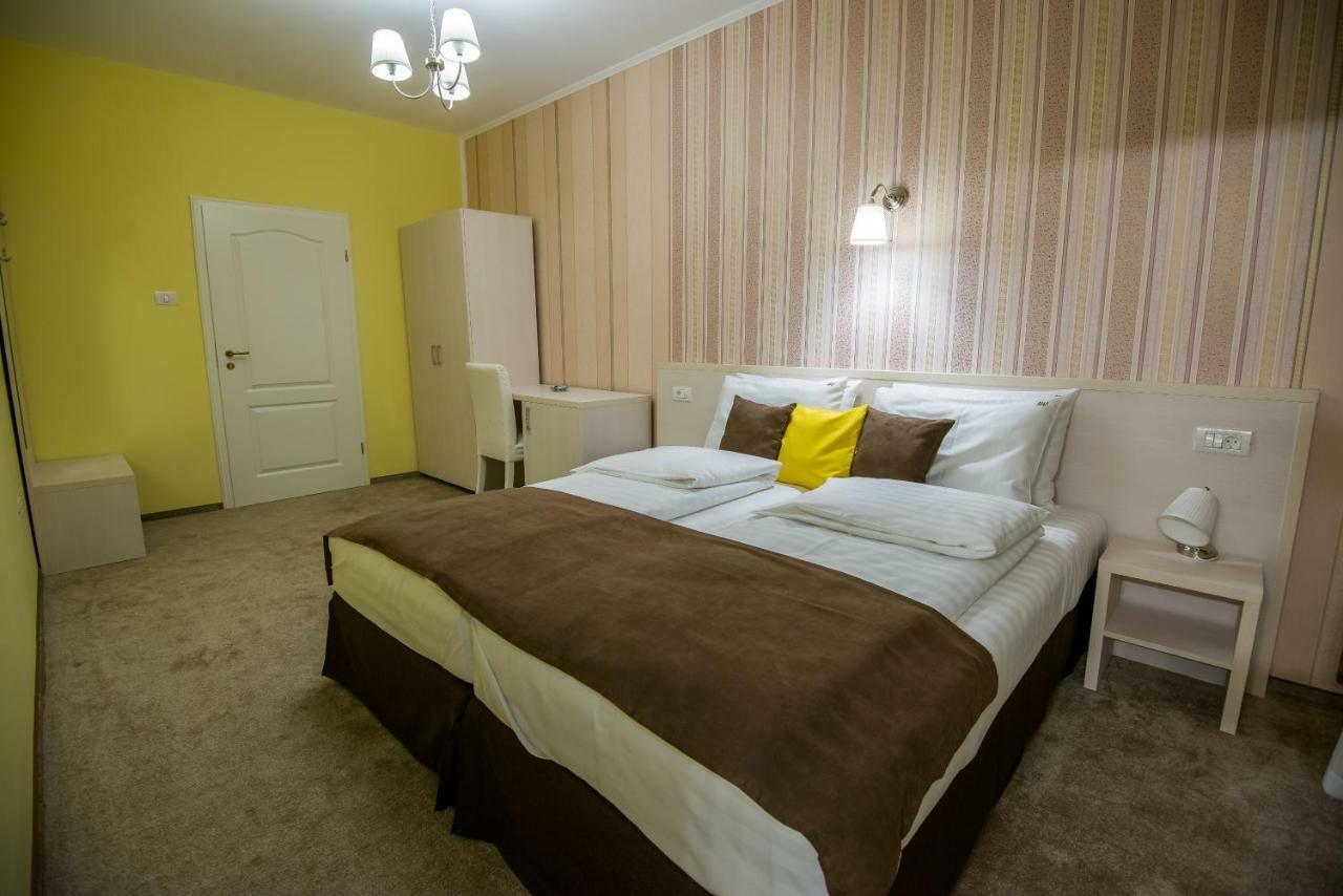 French Boutique Hotel Braşov Buitenkant foto